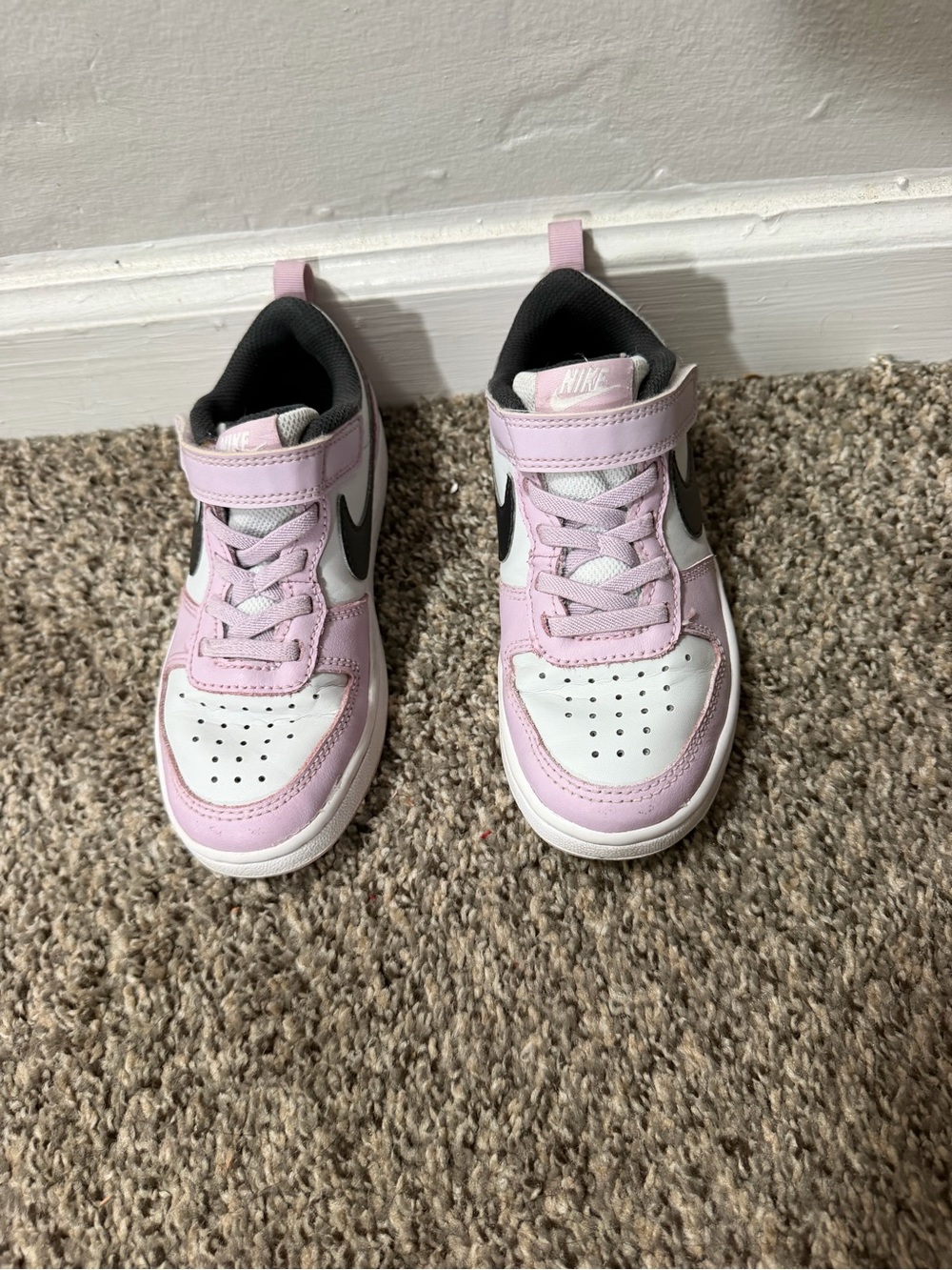 Nike Kids Low-Top Sneakers in Pink, White & Black